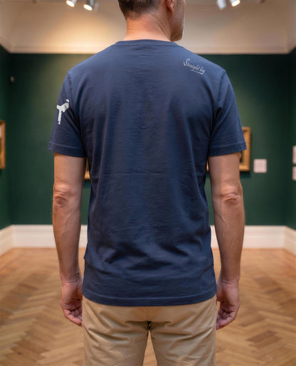 Anatomy of Control — t-shirt di spalle, con il logo sulla manica